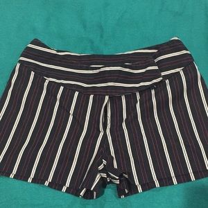 Juniors low rise striped shorts